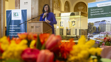 Landtagspräsidentin Ilse Aigner nahm auch heuer wieder die traditionellen Valentinsgrüße der bayerischen Gärtnerinnen und Gärtner entgegen. 